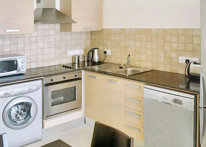 Charming In Larnaca With Sea View - 73 M²