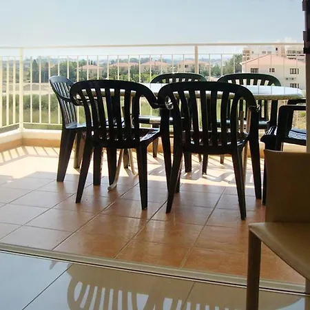Charming In Larnaca With Sea View - 73 M² Apartament *