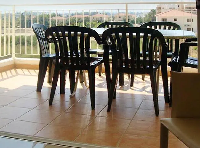 Charming In Larnaca With Sea View - 73 M² Lägenhet *