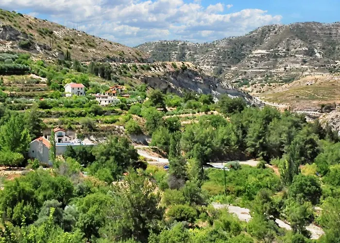 Charming In Larnaca With Sea View - 73 M² Lägenhet *